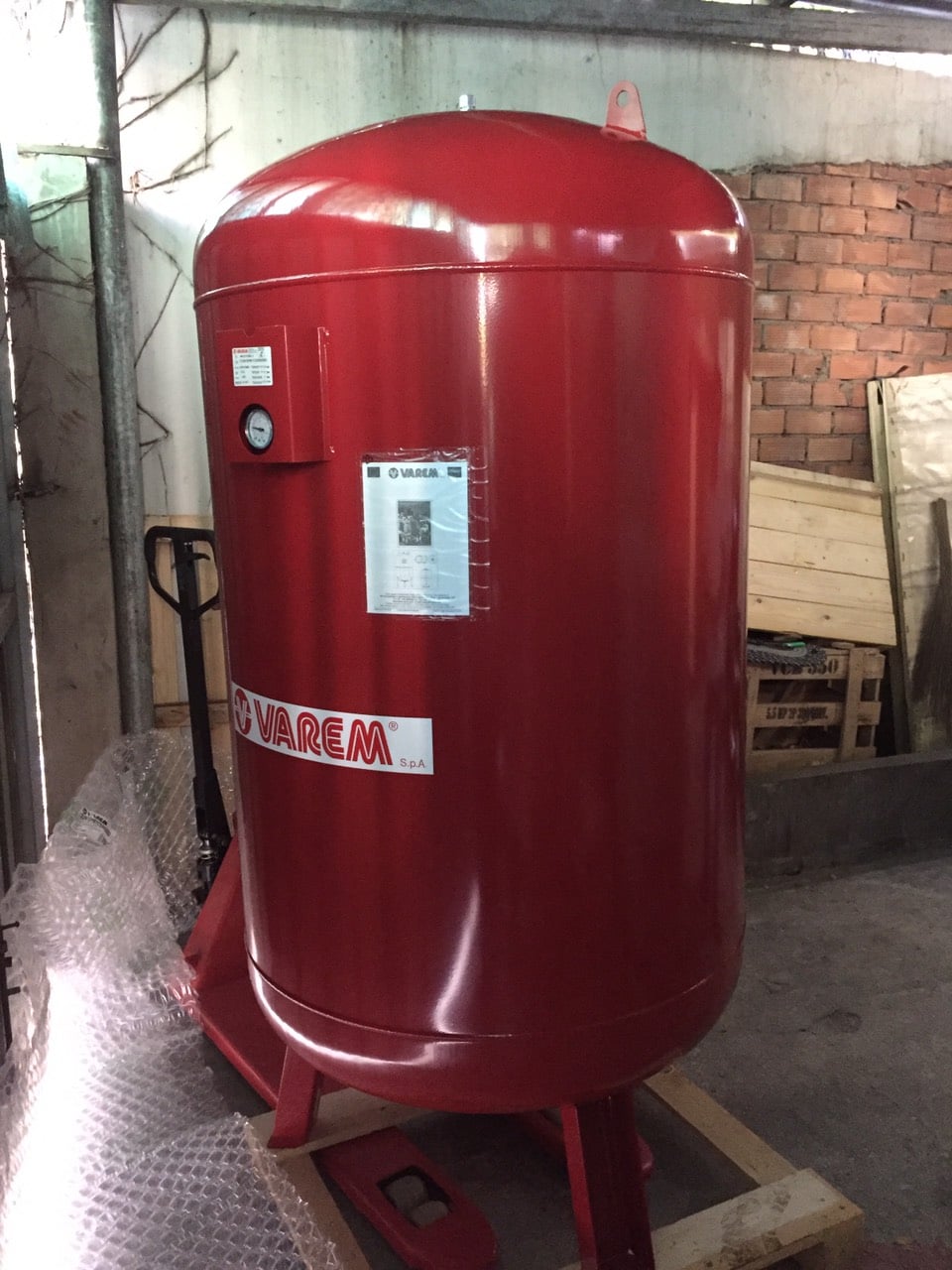 AP-VAREM Bình Tích Áp Varem 750 L 16 BAR